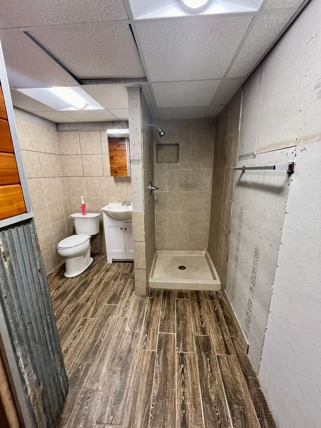 Downstairs Bathroom | Image 18