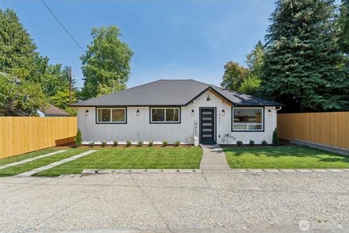14322 Burke Ave N, Seattle, WA, 98133-7220 | Card Image