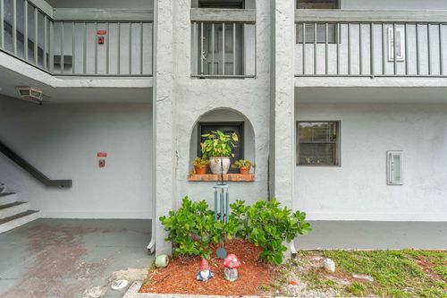 apt-109-2050 N Congress Ave, West Palm Beach, FL, 33401-1658 | Card Image