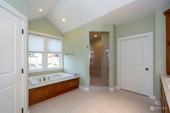 Primary Bathroom large bathtub | Image 17