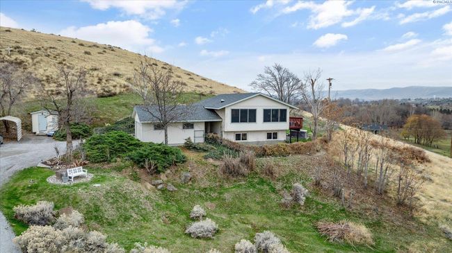 73805 N Demoss Rd, Home with 3 bedrooms, 3 bathrooms and null parking in Benton City WA | Image 50