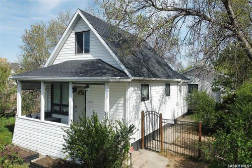 354 Stadacona St E, Moose Jaw, SK, S6H0J6 | Card Image