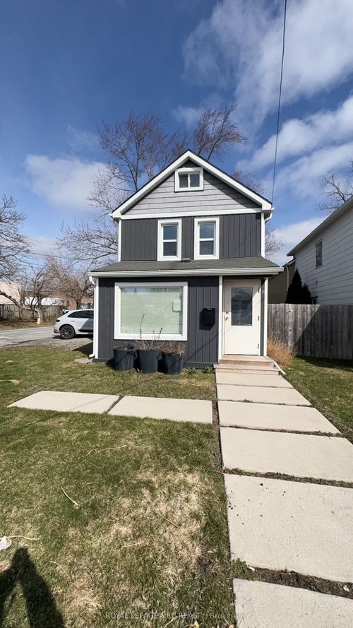 10 Thorold Road, Welland, ON, L3C3T2 | Card Image