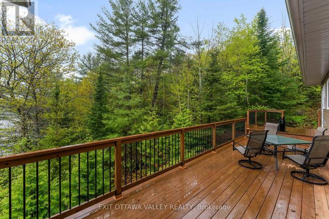 28084 Highway 41, House other with 5 bedrooms, 2 bathrooms and 5 parking in Renfrew ON | Image 36