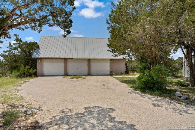 388 Oak Trl, House other with 3 bedrooms, 5 bathrooms and null parking in Pipe Creek TX | Image 44