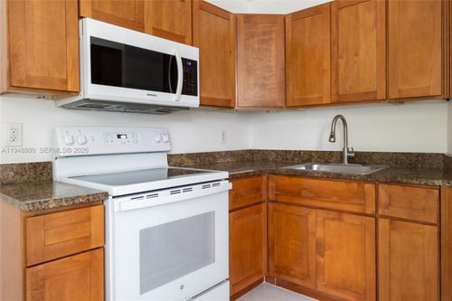 4-979 Sw 10th St, Miami, FL, 33130 | Card Image