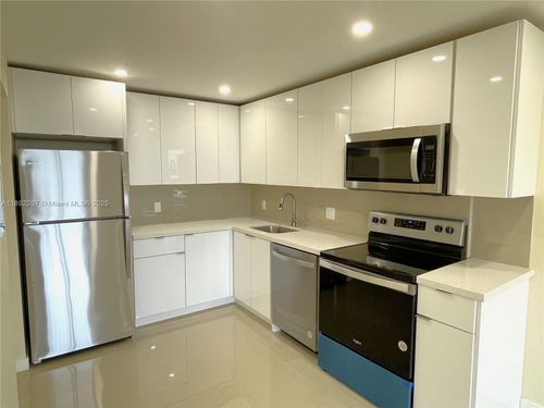 b625-16950 W Dixie Hwy, North Miami Beach, FL, 33160-3777 | Card Image