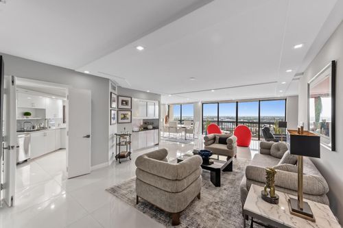 2104-1900 Consulate Pl, West Palm Beach, FL, 33401-1816 | Card Image