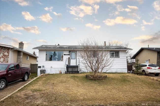 9244 110 Avenue, Home with 4 bedrooms, 2 bathrooms and 4 parking in Grande Prairie AB | Image 1