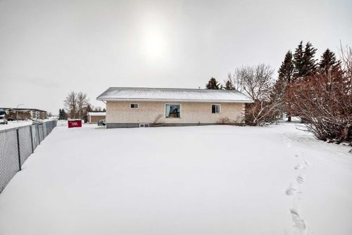 5001 62 Ave, Ponoka, AB, T4J1E6 | Card Image