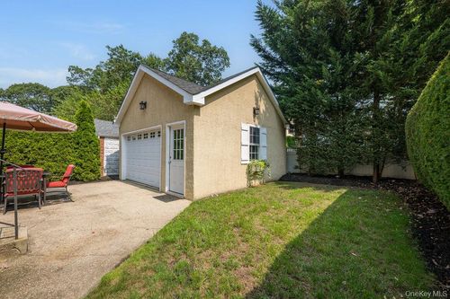299 E Euclid St, Valley Stream, NY, 11580-4722 | Card Image