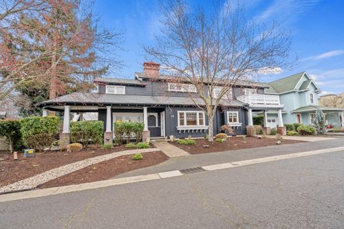 110 Taylor St, Jacksonville, OR, 97530-9668 | Card Image