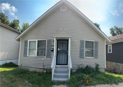 7037 Indiana Ave, Kansas City, MO, 64132-3223 | Card Image