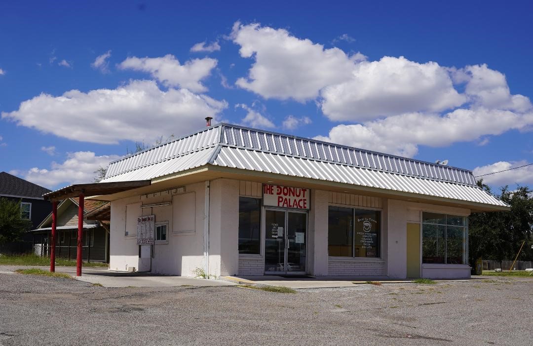 400 S San Patricio St, Sinton, TX 78387
