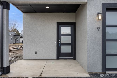 d20-601 S Dorsing St, Moses Lake, WA, 98837-4067 | Card Image