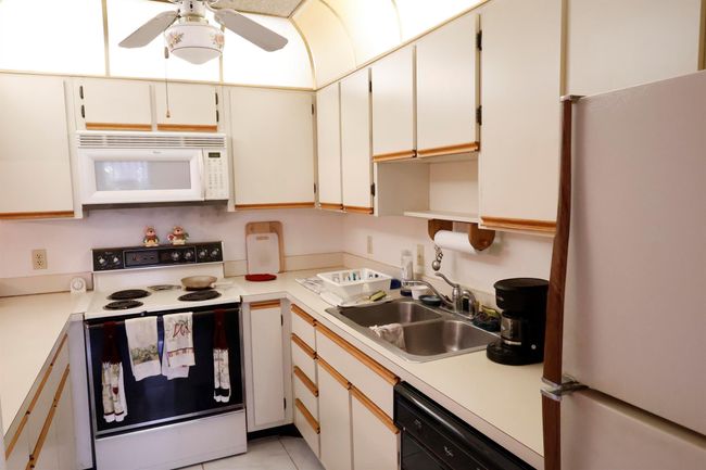 3302 Se Guenevere Ln, Condo with 2 bedrooms, 3 bathrooms and null parking in Port St Lucie FL | Image 10
