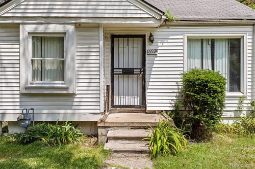 16934 Pembroke Ave, Detroit, MI, 48235-2440 | Card Image