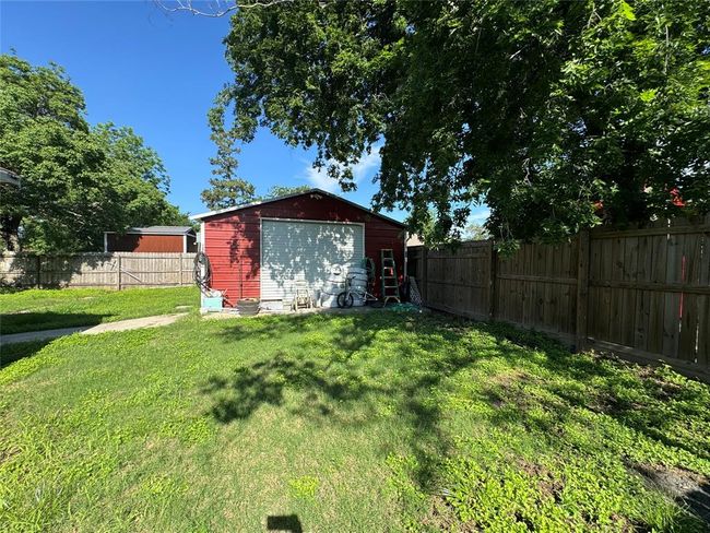 204 Galveston Avenue, House other with 3 bedrooms, 2 bathrooms and null parking in Anahuac TX | Image 5