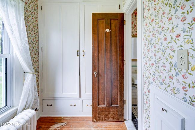 Closet & Built In Cabinets | Image 56