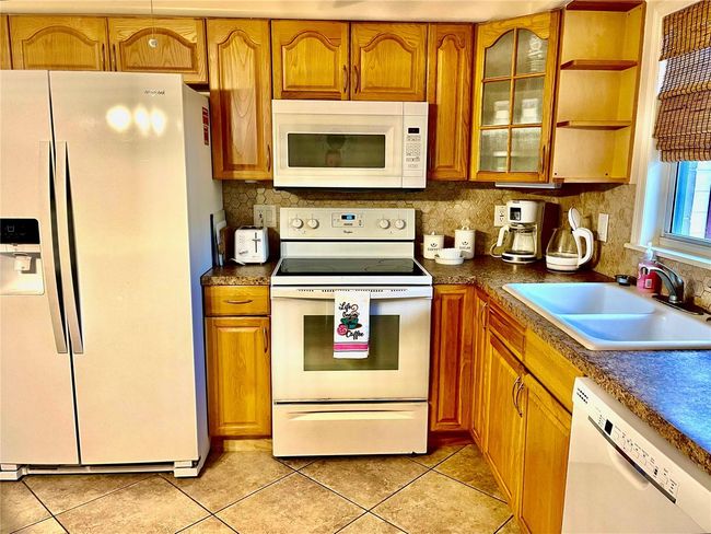 5357 Skyline Pl, House other with 3 bedrooms, 2 bathrooms and null parking in SARASOTA FL | Image 8