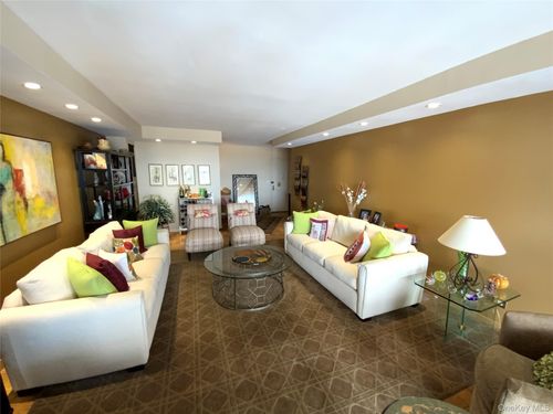 12h-27110 Grand Central Parkway, New York, NY, 11005 | Card Image