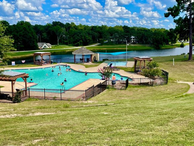 Area Amenities: HTL Comm Pool | Image 22