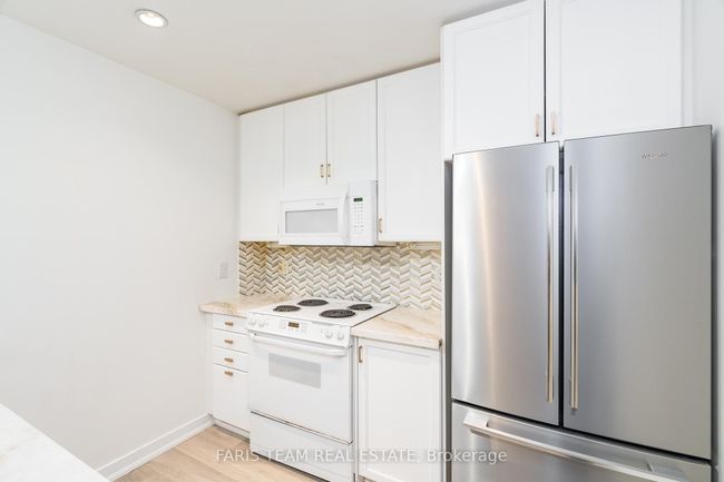 806 - 88 Palace Pier Crt, Condo with 2 bedrooms, 2 bathrooms and 1 parking in Etobicoke ON | Image 7