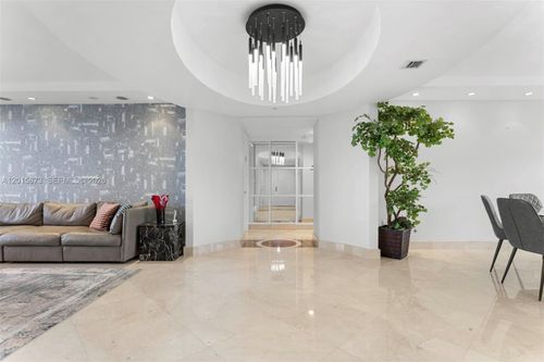 604-19111 Collins Ave, Sunny Isles Beach, FL, 33160-2379 | Card Image