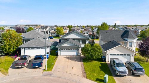 104 Dickey Bay, House with 4 bedrooms, 3 bathrooms and 5 parking in Fort Mcmurray AB | Card Image