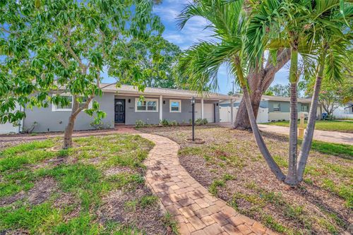 7454 Locust St Ne, St Petersburg, FL, 33702-5442 | Card Image