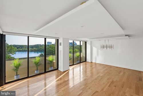 811-2700 Virginia Ave Nw, WASHINGTON, DC, 20037-1909 | Card Image