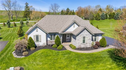 7 Hawkstone Way, Pittsford, NY, 14534-9642 | Card Image