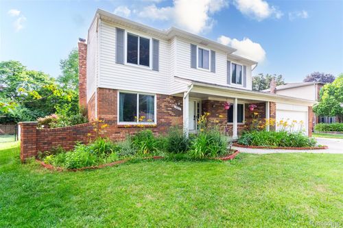 4425 Clarke Dr, Troy, MI, 48085-4906 | Card Image