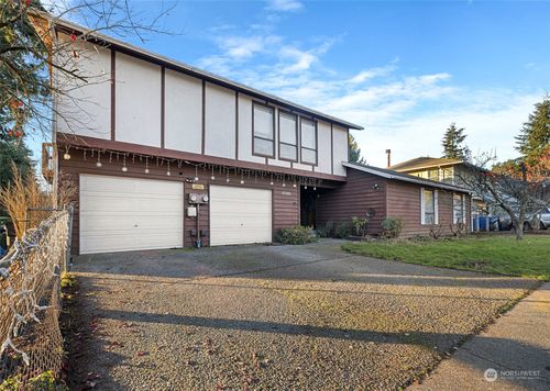 17305 Stone Court N, Shoreline, WA, 98133 | Card Image