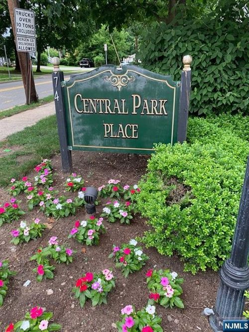 305 Central Park Pl, Ramsey, NJ, 07446-1832 | Card Image