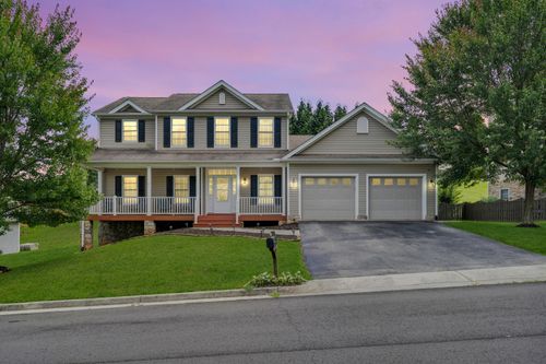 6014 Crumpacker Dr, Roanoke, VA, 24012-8833 | Card Image