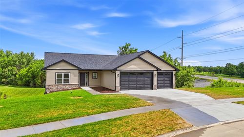 892 Silver Ln, Iowa City, IA, 52245-8801 | Card Image
