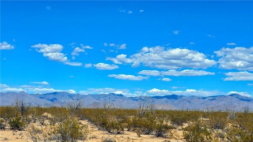 3135 Desert Candle Dr, Yucca, AZ, 86438 | Card Image