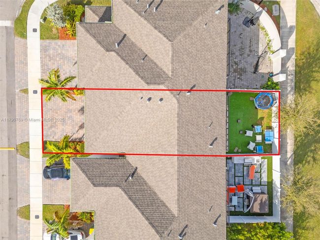 809 Se 16 Th Ct, Townhouse with 3 bedrooms, 3 bathrooms and null parking in Homestead FL | Image 5