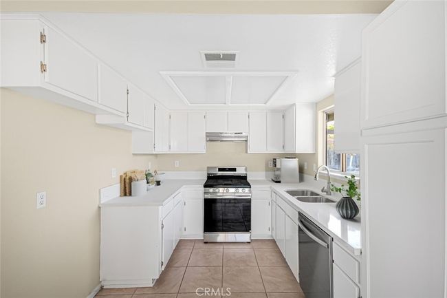 15620 Newmont Ave, House other with 3 bedrooms, 2 bathrooms and 2 parking in Lancaster CA | Image 6