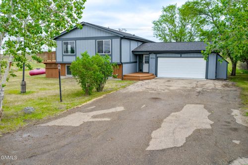 1804 14th Ave E, Williston, ND, 58801-6438 | Card Image