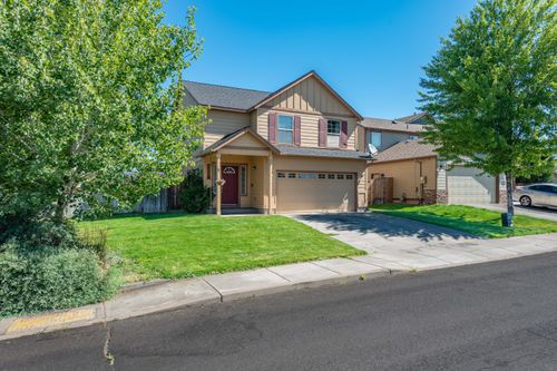805 Ne Redwood Ave, Redmond, OR, 97756-3812 | Card Image