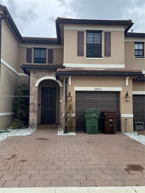 10825 W 33rd Way, Hialeah, FL, 33018-2194 | Card Image