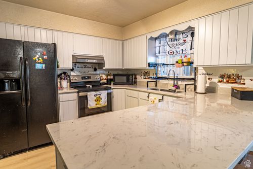 878 N 2600 W, Clinton, UT, 84015-7822 | Card Image