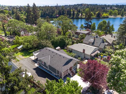 2855 Inez Dr, Victoria, BC, V9A2J2 | Card Image