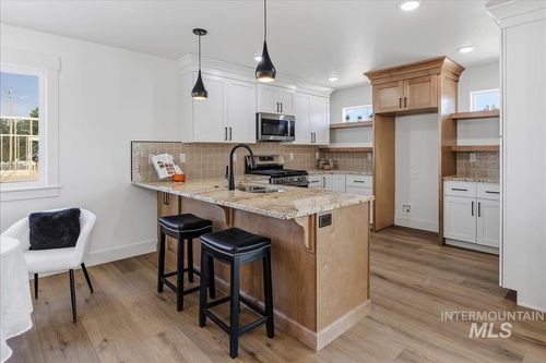 1504 Tverdy Ln, Buhl, ID, 83316-6004 | Card Image