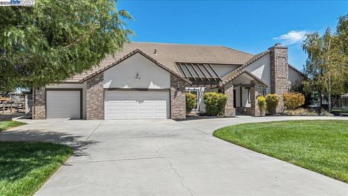 27000 S Hillview St, Tracy, CA, 95304-9190 | Card Image