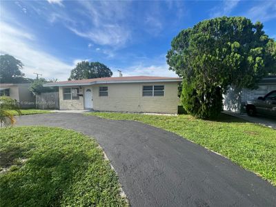 6445 Sw 25th St, House other with 2 bedrooms, 1 bathrooms and null parking in Miramar FL | Image 3