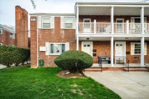 25a122-255-08 74th Avenue, New York, NY, 11004 | Card Image