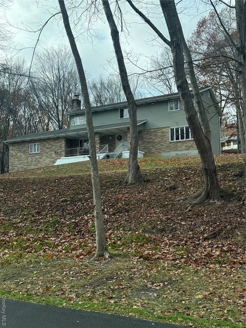 11 Square Woods Dr, Lagrangeville, NY, 12540-5613 | Card Image